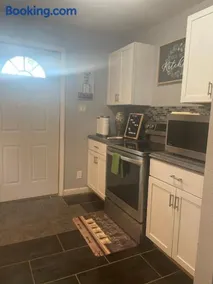 Ambient 2bdrm/1bth Stylish Home - Image 2