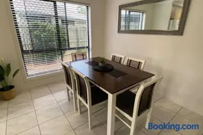 Modern Luxury 3 Bedroom Townhouse - Image 2