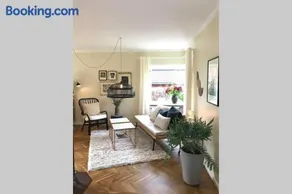 Charmigt hus med fin tradgard - Image 2