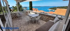 Spectacular penthouse suite in Hvar centre - Image 3
