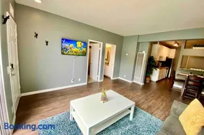 Centrally Located To All San Diego Has To Offer - Image 3