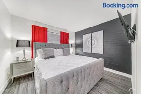 -Free covered Parking, Gym open, Fast Wifi - - Image 2