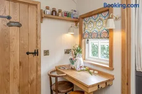 Stylish Hut in a small village just outside Bath - Image 4