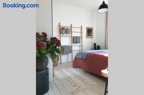 Charmigt hus med fin tradgard - Image 3