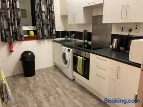 St Andrews 2 Bedroom Ground Floor Apartment Walking Distance from Town Centre - Image 2