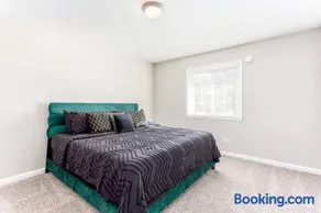 The Great Escape Atlanta with King Bed Suite - Image 5