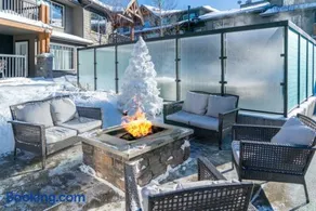3 Bedroom Mountain Retreat New full-renovation Near Banff Canmore Sleeps 8 Sanitizing Protocols NEWL - Image 3