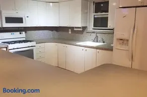 Large Apartment in Brooklyn+ Balcony (Water View) - Image 3