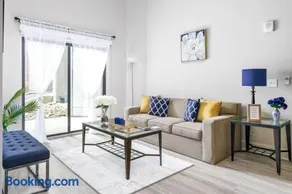 Upscale Downtown Midtown Apartment - Image 2
