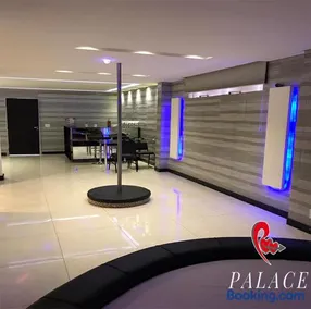 palace motel - Image 3