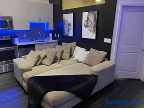 Midtown Modern Masterpiece 1 bd 1bth 18’ceilings - Image 3