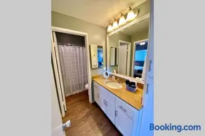 Centrally Located To All San Diego Has To Offer - Image 4