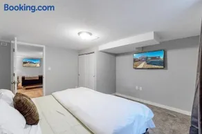 Adventure awaits! 2 bedroom lower unit with 2 kings - Image 3