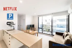Spacious 2BR Brunswick Apt - Image 3