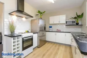 Executive Cottage Must pay on arrival or call ahead wifi TV only - Image 5