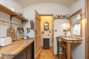 Stylish Hut in a small village just outside Bath - Image 2