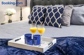 Upscale Downtown Midtown Apartment - Image 4