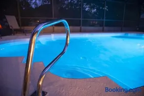 Beautiful Pool Home, Minutes from the Beach - Image 1