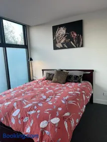 Perfectly Positioned One Bedroom Apartment - Image 5