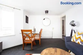 Burte View Spacious Apartment For Travelers And Keyworkers For 4 People By Dream Key Solution - Image 2