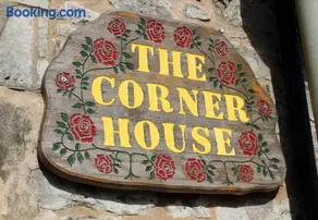 The Corner House - Historic Character Cottage in the Forest - Image 2