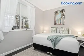 Renovated, Delightful , 5 Bed Holiday Home in the Hunter - Image 2