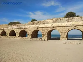House near the beach - Alonit holiday apartment. דירת נופש קרובה לים. - Image 4