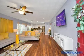HEART BEAT ! Mid-town\Med Center\University Area sleeps 10 ! - Image 4