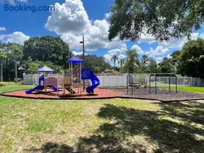 Modern Vacation Cottage W Lakefront Community Pool Playground Basketball Amp Tennis - Image 4