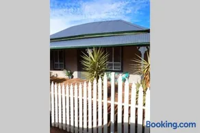 The Pool House - Image 4