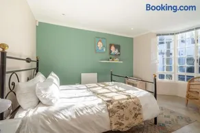 Charlies Cottage in Cape Town - Image 2