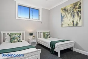 Renovated, Delightful , 5 Bed Holiday Home in the Hunter - Image 4