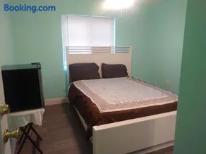 MiMo Home Studio with Private Entrance & Key - Image 3