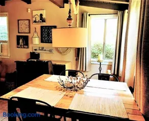 Cottage in the City - Image 3