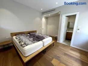 JLM Modern 3 Bedroom - Fully Renovated - Image 2