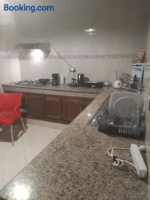 Très bel appartement dans un immeuble calme, familial et propre - Image 2