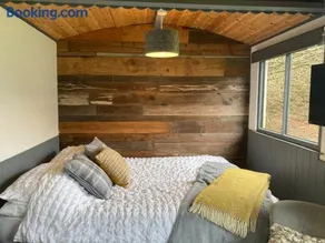 Shepherd's hut near Aberdyfi - Image 2