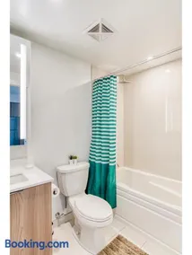 Modern Condo On York - Image 3