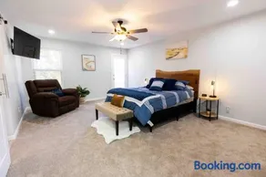 Fully Renovated beautiful 5 bed/bath, 2 kitchens! - Image 5