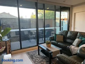 Perfectly Positioned One Bedroom Apartment - Image 3