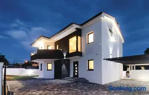 Villa Day - Image 2