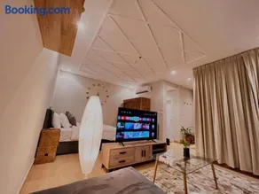 DELUXE ROOM 2 - Image 2