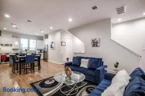 The GoodHouse/Downtown/Sleeps12/RoofTop/ArcadeGameroom - Image 2