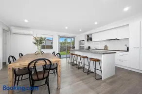 Beautiful, comfy freshly renovated cottage. - Image 2