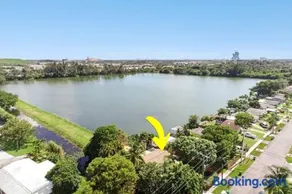 21 home on a large lake w great outdoor space - Image 4