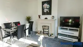 Carnock Road Apartment - Silverburn Shopping Centre - Image 2
