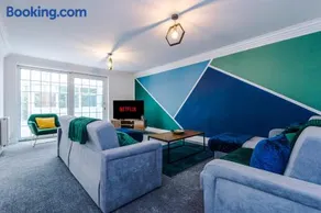 Liverpools Hidden Gem - Pets - Games Room - Parking - Amazing Location - Image 2