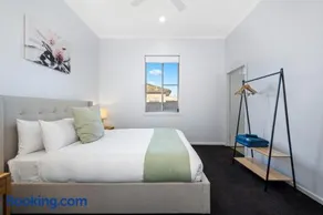 Beautiful, comfy freshly renovated cottage. - Image 5
