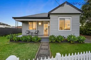 Beautiful, comfy freshly renovated cottage. - Image 3