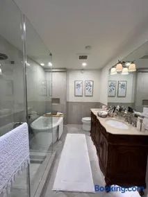 High end house in heart of Kitsilano - Image 3
